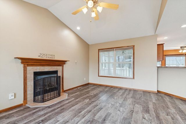 1710 Mackin Drive, Dewitt, IA 52742