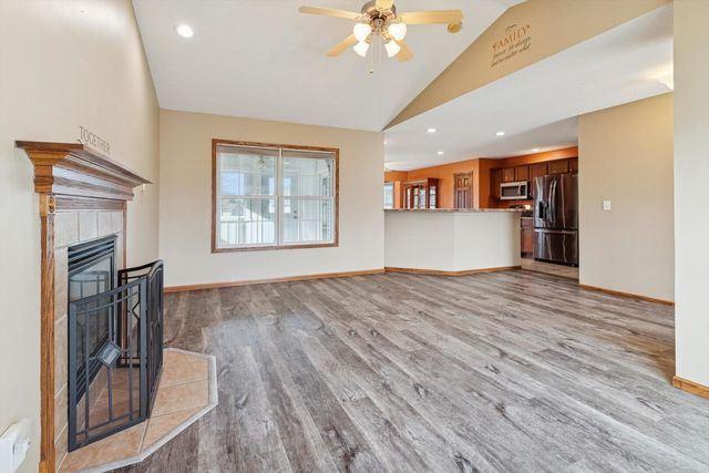 1710 Mackin Drive, Dewitt, IA 52742