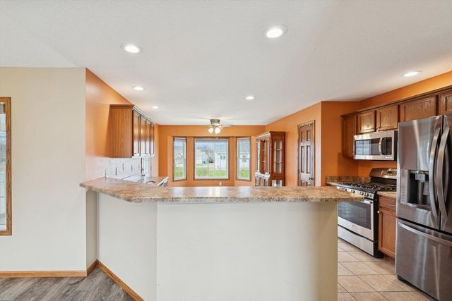 1710 Mackin Drive, Dewitt, IA 52742