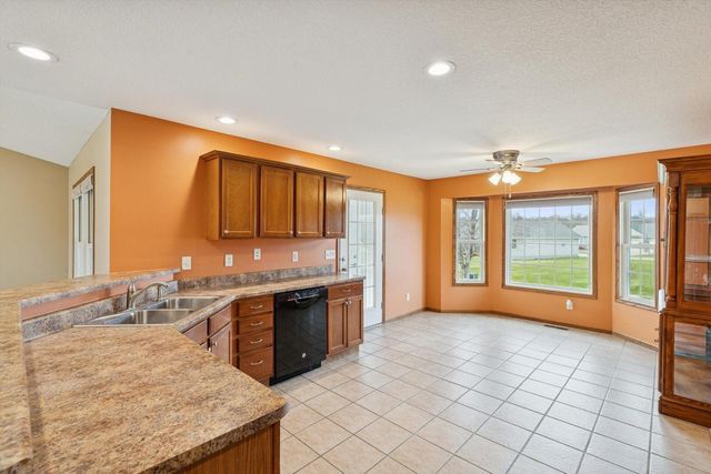 1710 Mackin Drive, Dewitt, IA 52742