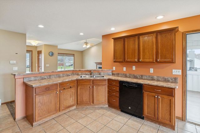 1710 Mackin Drive, Dewitt, IA 52742