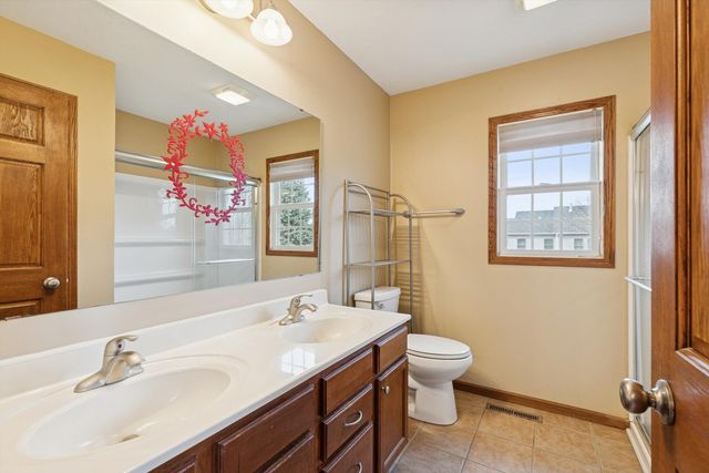 1710 Mackin Drive, Dewitt, IA 52742