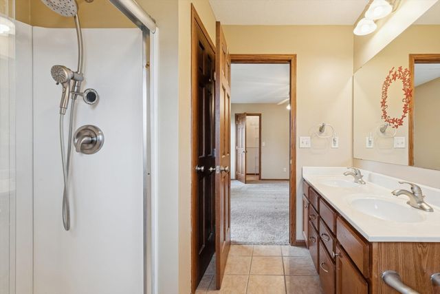 1710 Mackin Drive, Dewitt, IA 52742