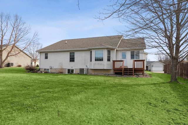 1710 Mackin Drive, Dewitt, IA 52742