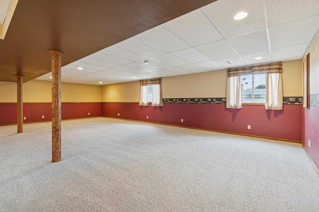 1710 Mackin Drive, Dewitt, IA 52742