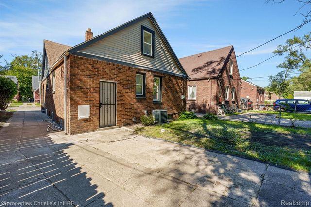 16220 Lesure Street, Detroit, MI 48235