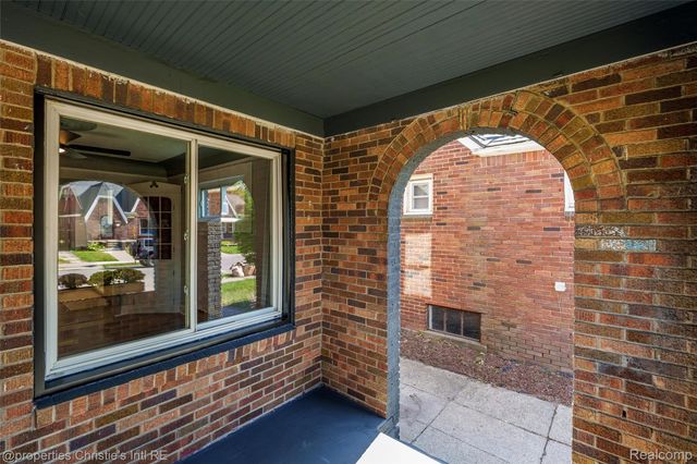 16220 Lesure Street, Detroit, MI 48235