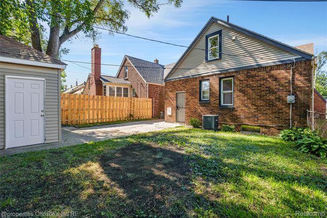 16220 Lesure Street, Detroit, MI 48235