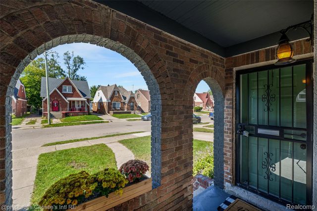 16220 Lesure Street, Detroit, MI 48235