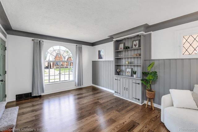 16220 Lesure Street, Detroit, MI 48235