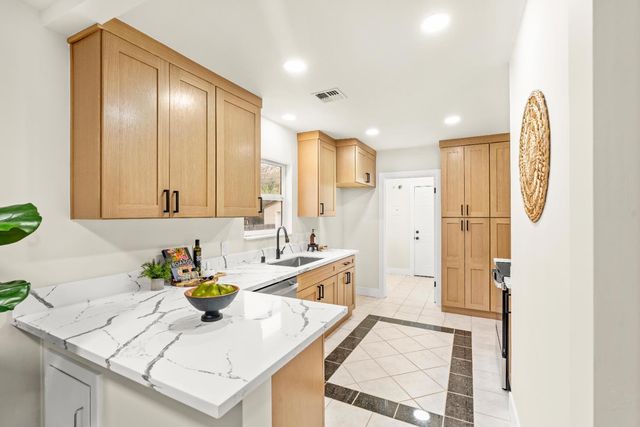 110 Meister Way, Sacramento, CA 95819