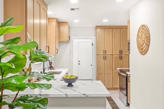 110 Meister Way, Sacramento, CA 95819