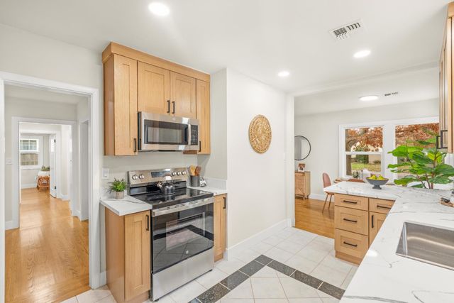 110 Meister Way, Sacramento, CA 95819