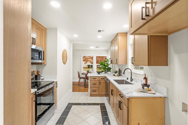 110 Meister Way, Sacramento, CA 95819