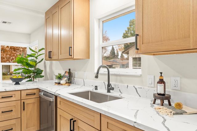 110 Meister Way, Sacramento, CA 95819