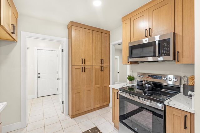 110 Meister Way, Sacramento, CA 95819