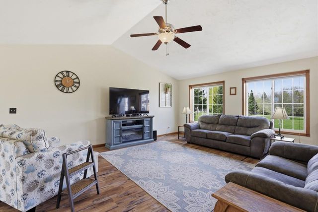 922 DENISE COURT, Kaukauna, WI 54130