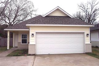 2111 Davis Street, Houston, TX 77026