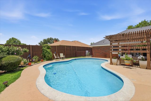 1324 Falcon Drive, Lewisville, TX 75077