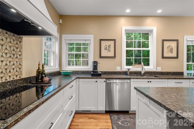 100 Welwyn Lane, Asheville, NC 28805