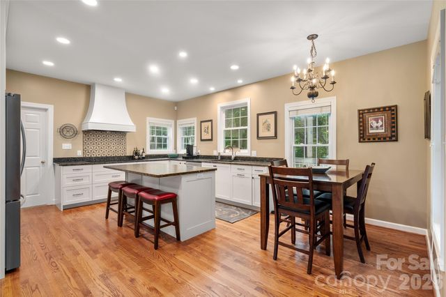 100 Welwyn Lane, Asheville, NC 28805