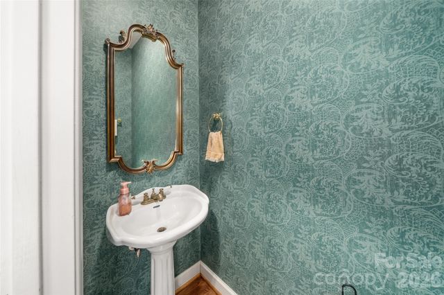 100 Welwyn Lane, Asheville, NC 28805