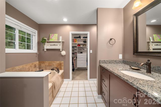 100 Welwyn Lane, Asheville, NC 28805