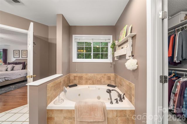 100 Welwyn Lane, Asheville, NC 28805