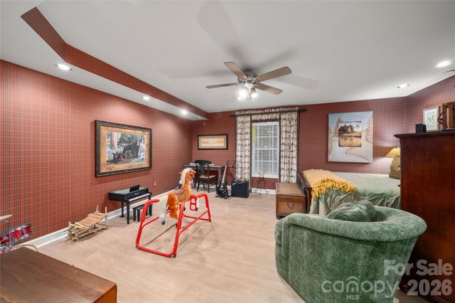 100 Welwyn Lane, Asheville, NC 28805
