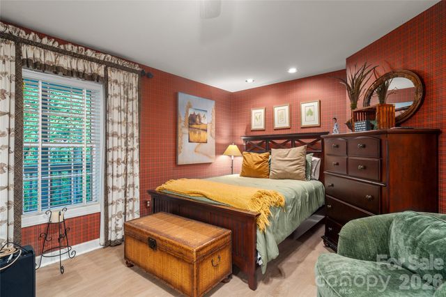 100 Welwyn Lane, Asheville, NC 28805