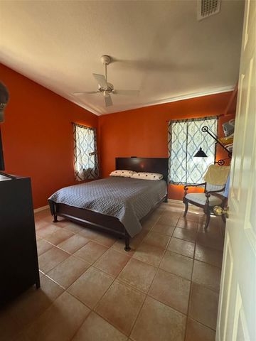 1065 S MASSACHUSETTS AVENUE, Deland, FL 32724