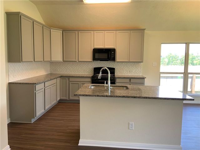 139 Bates Ct, Huntsville, TX 77320