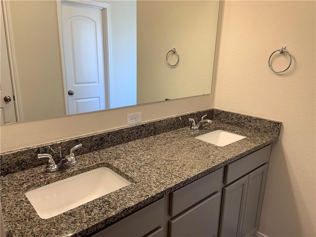 139 Bates Ct, Huntsville, TX 77320