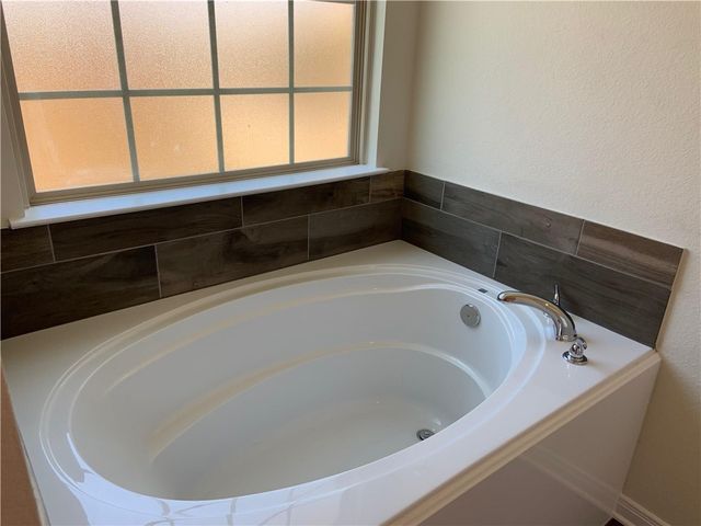 139 Bates Ct, Huntsville, TX 77320