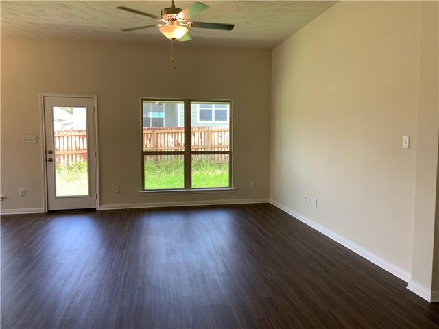 139 Bates Ct, Huntsville, TX 77320