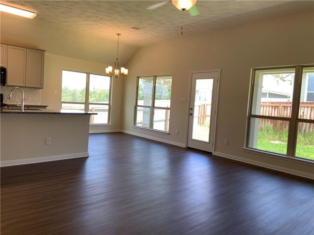 139 Bates Ct, Huntsville, TX 77320