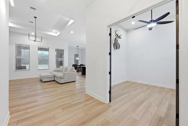 9448 Acadian Way, Orange, TX 77630