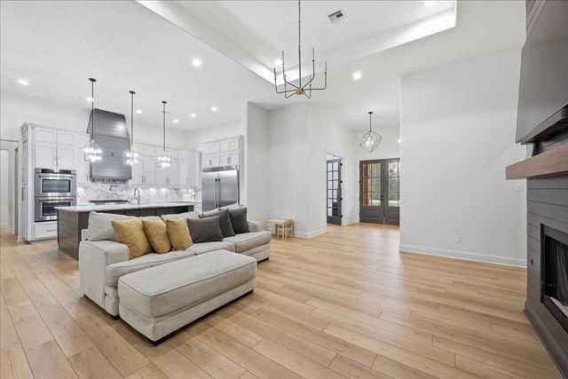 9448 Acadian Way, Orange, TX 77630