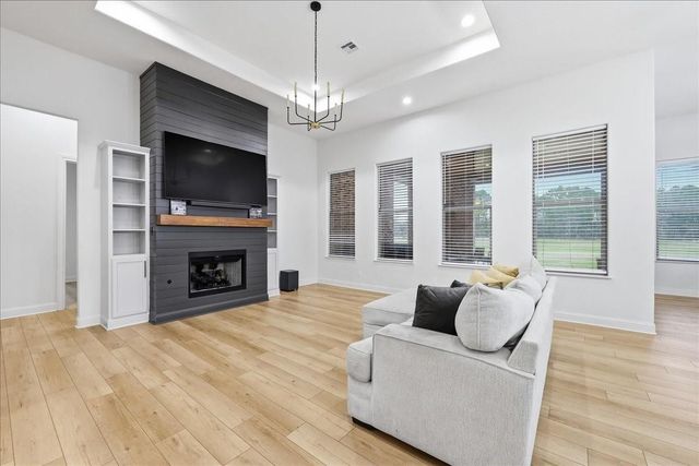 9448 Acadian Way, Orange, TX 77630