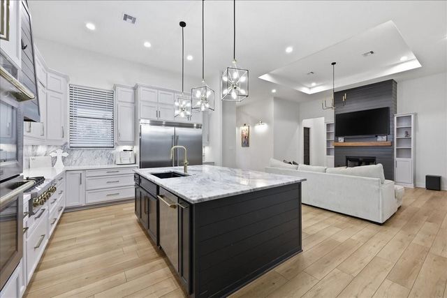 9448 Acadian Way, Orange, TX 77630