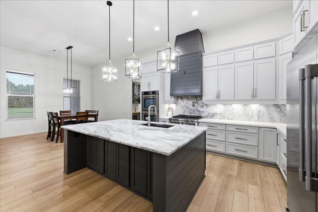 9448 Acadian Way, Orange, TX 77630