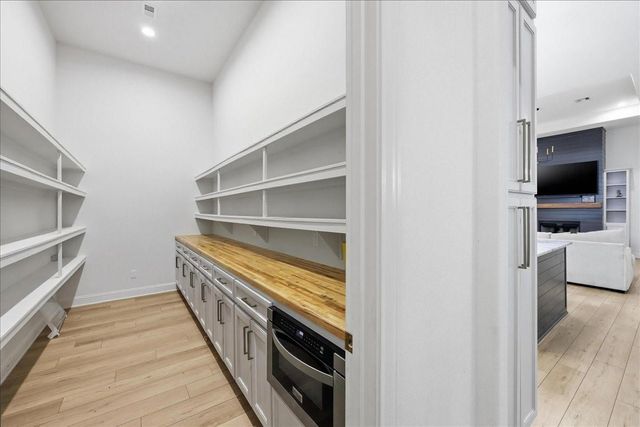 9448 Acadian Way, Orange, TX 77630