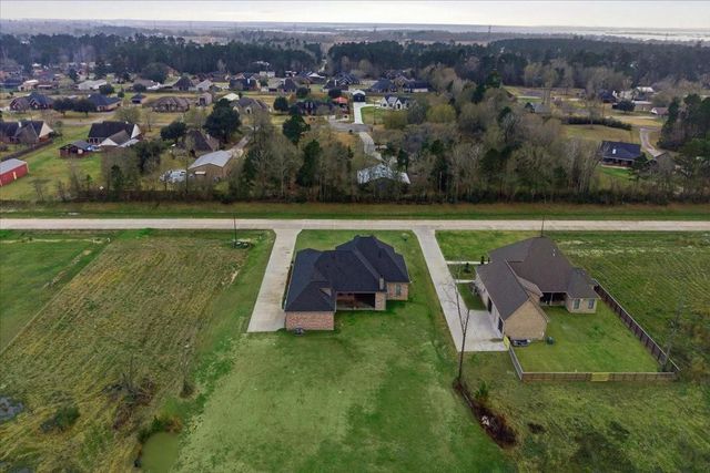 9448 Acadian Way, Orange, TX 77630