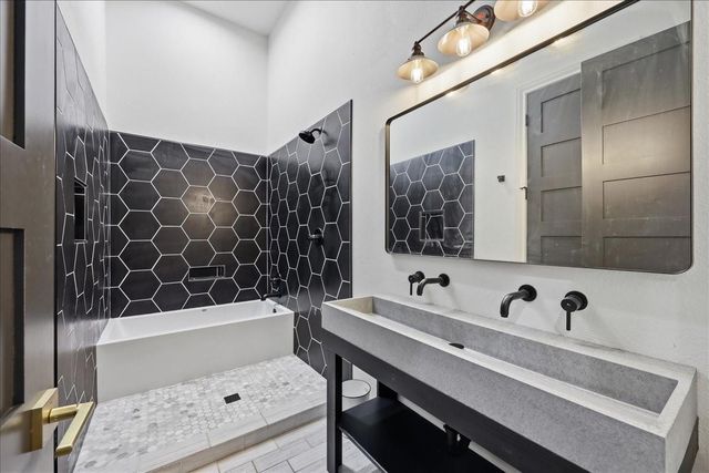 9448 Acadian Way, Orange, TX 77630