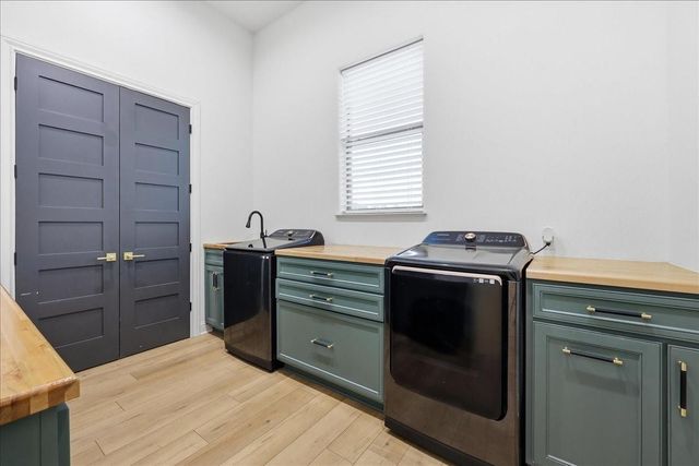 9448 Acadian Way, Orange, TX 77630