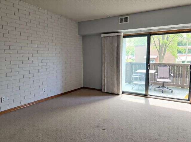 1503 WOODBRIDGE Road 1F, Joliet, IL 60436