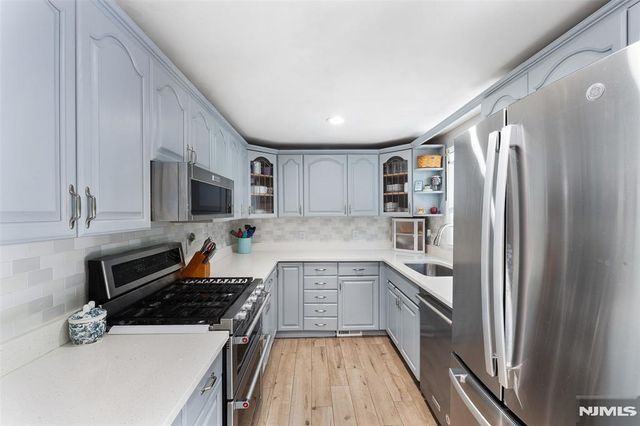 19 Glenview Drive, West Orange, NJ 07052