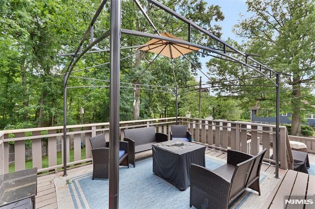 19 Glenview Drive, West Orange, NJ 07052