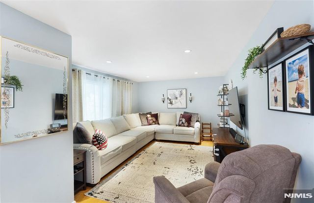 19 Glenview Drive, West Orange, NJ 07052
