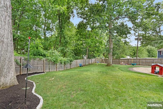 19 Glenview Drive, West Orange, NJ 07052